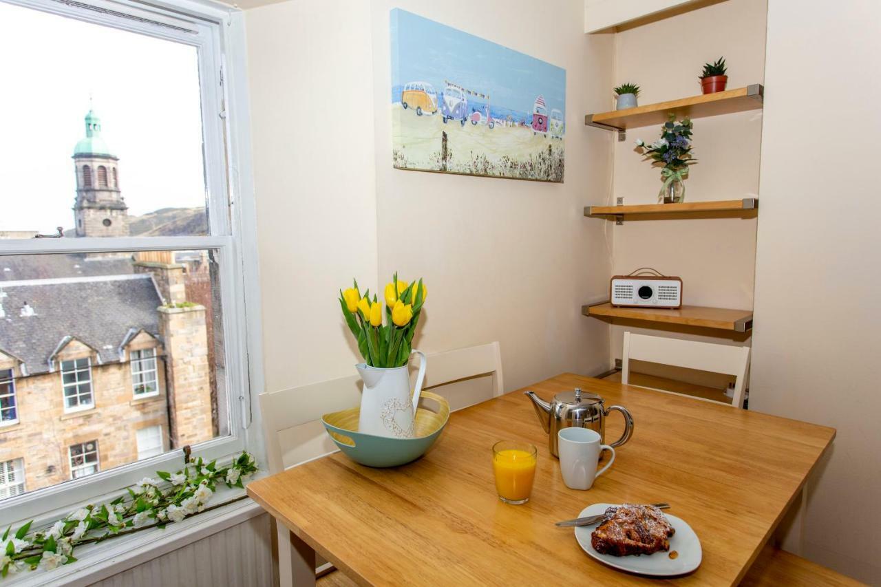 Spacious 2 Bed Apartment In The Heart Of Old Town Единбург Екстериор снимка